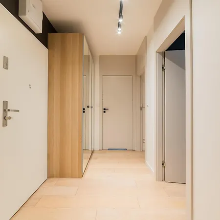 Wilda Deluxe By Bookinghost *